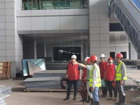 梅雨季，开展对铁路义乌站综合枢纽建筑工程安全隐患排查活动.jpg